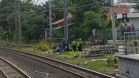 Sebuah unggahan di akun X mengabarkan, bahwa telah terjadi insiden seorang wanita meninggal dunia, diduga sengaja lompat ke peron stasiun Tambun, Bekasi.