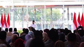 Presiden RI Prabowo Subianto mengucapkan terima kasih kepada Presiden ke-7 RI Joko Widodo di sela sambutannya saat meresmikan Terowongan Silatuahmi Istiqlal-Katedra
