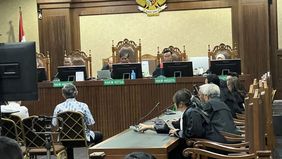 Terdakwa Budi Said, seorang pengusaha sekaligus tokoh kaya asal Surabaya, dihadapkan dengan tuntutan pidana penjara selama 16 tahun terkait dengan kasus dugaan korupsi yang melibatkan transaksi jual beli logam mulia emas milik PT Antam Tbk. (Antam).