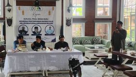 Roki juga mengajak mereka terus meningkatkan budaya literasi dan kemampuan belajar, sehingga memiliki pemahaman yang luas