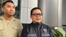 Kejaksaan Negeri Jakarta Selatan menegaskan bahwa kasus MAS (14), yang diduga melakukan pembunuhan terhadap ayahnya, APW (40), neneknya, RM (69), dan melukai ibunya, AP (40), masih dalam tahap pengumpulan berkas.