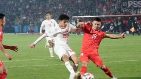 Pelatih timnas Indonesia, Shin Tae-yong, yakin timnya tetap akan lolos ke babak semifinal ASEAN Cup 2024 meskipun baru saja mengalami kekalahan pertama melawan Vietnam dengan skor tipis 0-1 di Stadion Viet Tri, Minggu 15 Desember 2024.