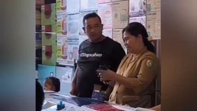 Pria Tersebut Adalah Oknum Polisi Yang Bertugas Di Polres Serdang Bedagai.
