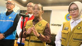 Menteri Energi dan Sumber Daya Mineral (ESDM), Bahlil Lahadalia, menyatakan bahwa peningkatan tarif Pajak Pertambahan Nilai (PPN) menjadi 12 persen tidak akan memengaruhi harga bahan bakar minyak (BBM).