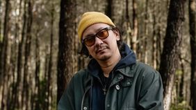 Vincent Rompies sempat dikira non muslim, hingga viral videonya sedang salat Jumat.
