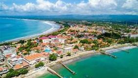 Pangandaran, sebuah kabupaten di Jawa Barat, dikenal sebagai salah satu surga wisata di Indonesia. Dengan keindahan alam yang memikat, mulai dari pantai hingga cagar alam, Pangandaran menawarkan pengalaman tak terlupakan bagi para pelancong.