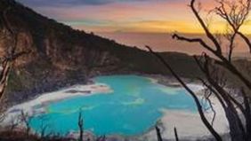 Jawa Barat, salah satu provinsi di Indonesia yang dikenal dengan keindahan alamnya, menawarkan banyak destinasi wisata yang memukau. Mulai dari pegunungan, danau, hingga air terjun yang memesona.