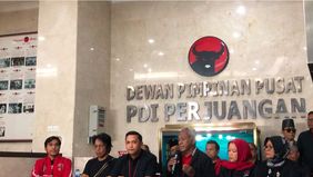 Ketua DPP PDI Perjuangan Bidang Kehormatan Partai, Komaruddin Watubun, menyebut penetapan Sekretaris Jenderal (Sekjen) PDIP Hasto Kristiyanto sebagai tersangka oleh KPK sebagai upaya untuk mengguncang partai menjelang Kongres. 