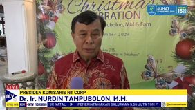 Acara Open House Keluarga Besar Nurdin Tampubolon Diawali Dengan Kebaktian Dan Renungan Oleh Pendeta (Pdt) Mangara Pakpahan.
