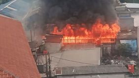 Sebanyak 13 rumah kontrakan yang terletak di Jalan I Gusti Ngurah Rai RT 001/RW 16, Klender, Duren Sawit, Jakarta Timur, ludes terbakar pada Jumat pagi, 27 Desember 2024.