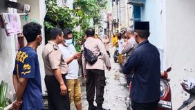 Seorang wanita berusia 61 tahun berinisial EH ditemukan meninggal dunia di dalam kamar mandi rumahnya yang terletak di Jalan Haji Nawar, Kelurahan Tugu Selatan, Kecamatan Koja, Jakarta Utara pada Rabu, 25 Desember 2024.