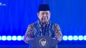 Presiden Republik Indonesia, Prabowo Subianto, mencuri perhatian publik saat mengenakan selendang Kain Bentenan khas Minahasa, Sulawesi Utara, dalam Puncak Perayaan Natal Nasional 2024 di Indonesia Arena GBK, Sabtu, 28 Desember 2024.