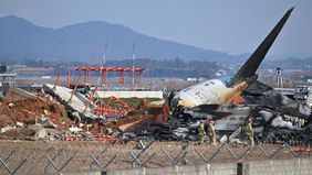 Sebanyak 179 orang yang berada di dalam pesawat jet penumpang yang jatuh saat mendarat di bandara di Korea Selatan bagian barat daya dipastikan meninggal dunia, kecuali dua orang yang berhasil diselamatkan.