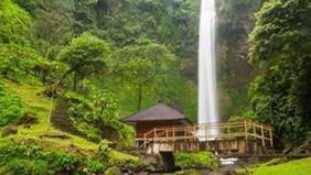 Cimahi, sebuah kota kecil di Jawa Barat yang dikenal sebagai "Kota Tentara," menyimpan pesona wisata yang tak kalah menarik dari kota-kota besar lainnya. 