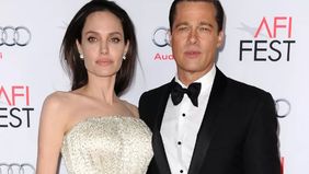 Brad Pitt dan Angelina Jolie telah mencapai kesepakatan dalam perceraian mereka, delapan tahun setelah menikah, bintang Maria itu mengajukan permohonan untuk mengakhiri pernikahan mereka yang berlangsung selama dua tahun, dengan alasan perbedaan yang