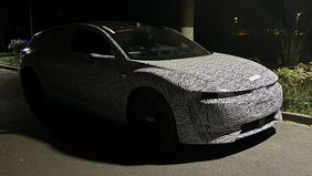 Mobil Listrik Audi E Terlihat Di China Dengan Kamuflase Tebal Selama Uji Jalan.
