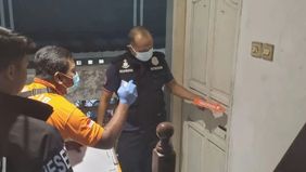 Pihak kepolisian sedang menyelidiki kematian seorang pria berinisial SA (42) asal Muara Angke, yang ditemukan meninggal di rumah kontrakannya di Kelurahan Pluit Penjaringan, Jakarta Utara, pada malam hari, Selasa, 7 Januari 2025.