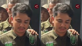 Kasus penembakan yang menyebabkan tewasnya seorang bos rental mobil masih ramai diperbincangkan. Perhatian publik tertuju pada dugaan pengeroyokan yang terjadi bersamaan dengan insiden penembakan tersebut di rest area Tol Tangerang-Merak.