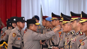 Polda Metro Jaya menggelar upacara serah terima jabatan (sertijab) untuk sejumlah perwira menengah di lingkungannya. Upacara ini berlangsung di Balai Pertemuan Metro Jaya pada Kamis dan dipimpin langsung oleh Kapolda Metro Jaya.