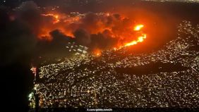 Kebakaran hutan besar melanda Los Angeles, Amerika Serikat. Mengutip dari Reuters, setidaknya 2.921 hektar lahan di Pacific Palisades, yang terletak di antara kawasan elit Santa Monica dan Malibu, terbakar habis.