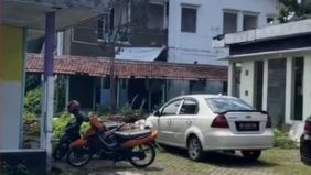 Kehebohan kembali menyeruak di media sosial setelah sebuah bangunan bekas RSUD Kertosono, Nganjuk, viral karena disulap menjadi tempat karaoke dan penginapan.