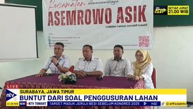 Camat Asemrowo Muhammad Khusnul Amin Diduga Menyembunyikan Seorang Wanita Di Dalam Ruang Kerjanya.
