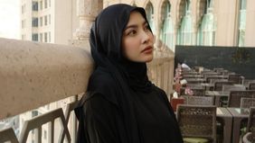 Mahalini terlihat sangat cantik dan memesona saat ibadah umrah pertama kalinya.