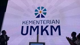 Kementerian Usaha Mikro, Kecil dan Menengah (UMKM) resmi meluncurkan logo terbarunya di hadapan pelaku UMKM Pasar Tanah Abang, Jakarta, Rabu 15 Januari 2025.
