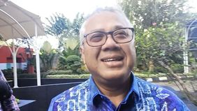 Ketua Komisi Pemilihan Umum (KPU) Republik Indonesia untuk periode 2017-2022, Arief Budiman (AB), memenuhi panggilan penyidik Komisi Pemberantasan Korupsi (KPK) untuk diperiksa sebagai saksi dalam penyidikan kasus dugaan korupsi suap dan perintangan.