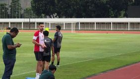 Pemain muda berbakat timnas U-20 Indonesia, Jens Raven, terpaksa absen dari sesi latihan bersama tim di Stadion Madya, Jakarta, pada Rabu, 15 Jakarta 2025.