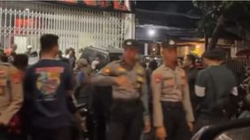 Situasi di sekitar Markas Ormas Pemuda Pancasila (PP) di Jalan BKR, Kota Bandung, Jawa Barat, masih terlihat mencekam hingga Rabu, 15 Janurai 2025 malam.