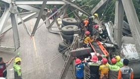 Desa Busui, Kabupaten Paser, Kalimantan Timur, mendadak menjadi sorotan setelah insiden tragis yang melibatkan sebuah truk tronton bermuatan semen menabrak Jembatan Busui.