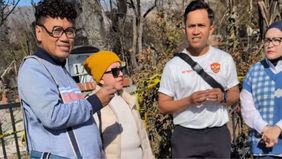 Belakangan ini, nama Uya Kuya ramai diperbincangkan setelah video dirinya ditegur warga Amerika Serikat. Penyebabnya, Uya bersama keluarganya, kedapatan membuat konten di lokasi kebakaran di Altadena, Los Angeles, yang masih menyisakan puing-puing du