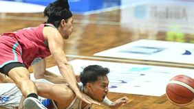 Pertandingan lanjutan Indonesian Basketball League (IBL) 2025 antara Bali United Basketball dan Prawira Bandung di GOR Merpati, Denpasar, Sabtu 18 Januari 2025, terpaksa dihentikan karena kondisi lapangan yang licin.