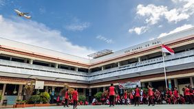 Scholar Panel adalah inovasi unik yang menggabungkan daya fungsi dengan nilai keberlanjutan. Dirancang untuk mengurangi polusi suara di sekolah, panel ini secara langsung menjawab kebutuhan siswa dan pendidik, menciptakan lingkungan belajar yang lebi