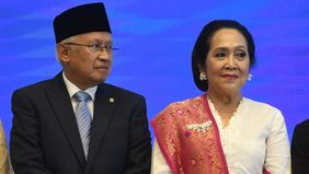 Menteri Pendidikan Tinggi, Sains, dan Teknologi Satryo Soemantri Brodjonegoro didemo bawahannya yang juga ASN. Dalam demo itu disebut juga istri sang Menteri. 