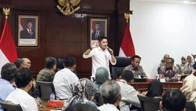 Sekretaris Kabinet Mayor Teddy Indra Wijaya mengungkapkan bahwa dirinya telah menanggapi aksi protes yang dilakukan oleh sejumlah Aparatur Sipil Negara (ASN) di Kantor Kementerian Pendidikan Tinggi, Sains, dan Teknologi (Kemendiktisaintek).