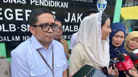 Juru Bicara Kantor Kepresidenan, Philips Vermonte, memberikan tanggapan terkait dugaan pungutan liar (pungli) dalam Program Makan Bergizi Gratis (MBG) di Ciledug, Tangerang, yang menjadi perbincangan warganet di media sosial.