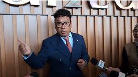 Presenter sekaligus Anggota DPR RI Uya Kuya, belakangan mendapat sorotan gegera bikin konten di lokasi kebakaran Los Angeles hingga diusir pemilik rumah.