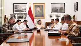 Presiden Prabowo Subianto beserta jajarannya melakukan rapat terbatas pada, 21 Januari 2025, di Istana Merdeka, Jakarta, dengan pembahasan mengenai kebijakan terkait devisa hasil ekspor (DHE). 