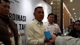 Ketua Komisi XIII DPR RI, Willy Aditya memberikan apresiasi terhadap langkah yang dilakukan oleh Menteri HAM Natalius Pigai, memberikan buku saku pendidikan kesadaran HAM bagi 44 ribu napi calon penerima amnesti.