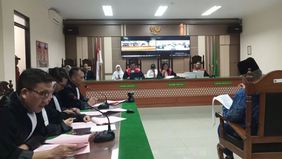 Pengadilan Negeri (PN) Indramayu, Jawa Barat, menggelar sidang perdana kasus dugaan tindak pidana pencucian uang (TPPU) yang melibatkan terdakwa Panji Gumilang pada Kamis, 23 Januari 2025.