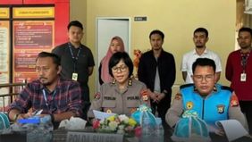 Pemilik bimbingan belajar (bimbel) di Makassar, Sulawesi Selatan, ditangkap polisi setelah membuat pernyataan kontroversial terkait biaya masuk Akademi Kepolisian (Akpol).