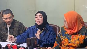 Shella Saukia buka suara soal tuduhan Nikita Mirzani soal Shella dan suami berhutang Rp60 miliar ke pabrik skincare.