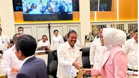 Menteri Kelautan dan Perikanan, Sakti Wahyu Trenggono, memenuhi panggilan Komisi IV DPR RI untuk membahas proyek pagar laut yang saat ini tengah ditangani oleh Kementerian Kelautan dan Perikanan (KKP).