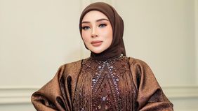 Shella Saukia akui jika dirinya sempat berbisnis hijab dengan menggunakan bahan Umama dari supplier.