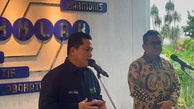 Menteri Badan Usaha Milik Negara (BUMN) Erick Thohir bertemu dengan Menteri Perdagangan (Mendag) Budi Santoso di kantor Kementerian BUMN, Jumat 24 Januari 2025.