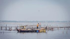 Mantan Bupati Tangerang, Ahmed Zaki Iskandar, mengungkapkan bahwa pagar bambu di laut pesisir Kabupaten Tangerang, Banten, sudah ada sejak 2014, jauh sebelum proyek Pantai Indah Kapuk (PIK) 2 dimulai.