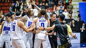 Laga sengit antara Tangerang Hawks Basketball dan Prawira Bandung di C-Tra Prawira Arena, Bandung, menjadi penutup dramatis lanjutan IBL GoPay 2025. Hawks sukses mencuri kemenangan dari tuan rumah dengan skor 71-61.