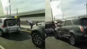 Kecelakaan beruntun melibatkan tiga kendaraan roda empat terjadi di ruas Tol Layang MBZ, arah Cikampek KM 18, tepatnya di lajur kanan.